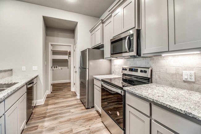 Building Photo - 2807 Orchid Dr