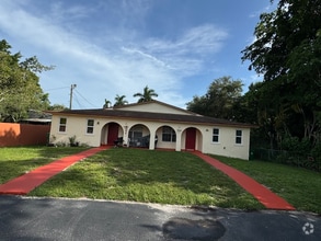 Building Photo - 4063 SW 51st St