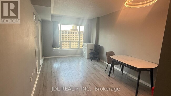 Building Photo - 887 Bay St.