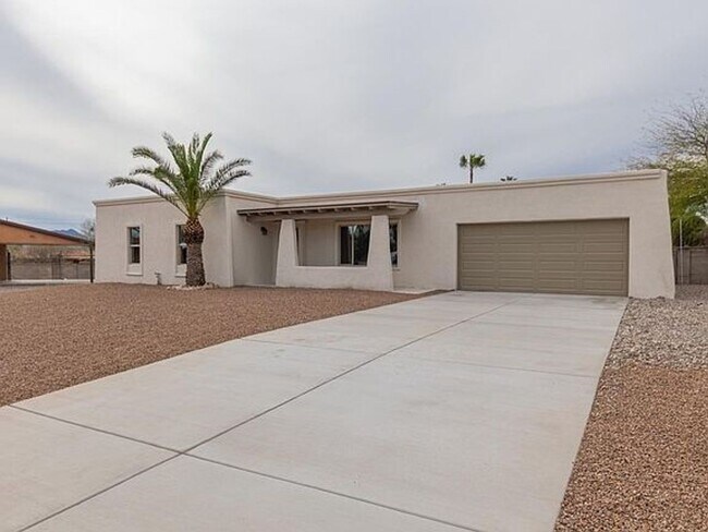 Foto del edificio - 4BR w/ Pool + Covered Patio in Tucson 85704