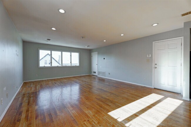 Building Photo - 5216 Liberty Ave