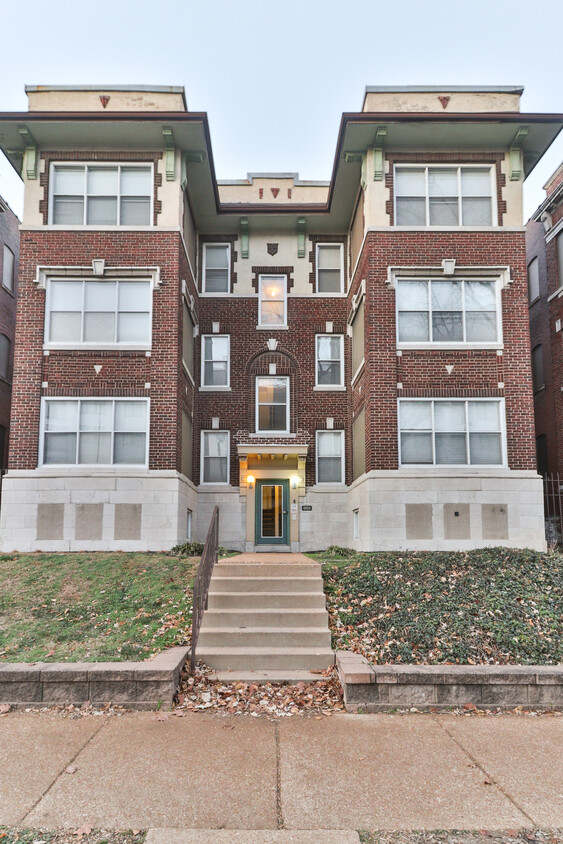 Primary Photo - 5523 Pershing Ave