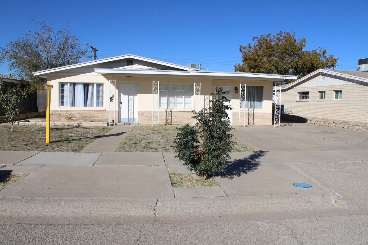 Primary Photo - 1405 Clausen Dr