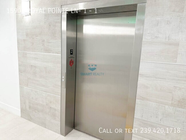Foto del edificio - 15901 ROYAL POINTE Ln