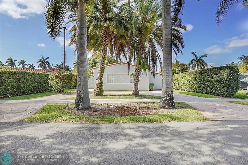 Foto principal - 900 NE 4th St