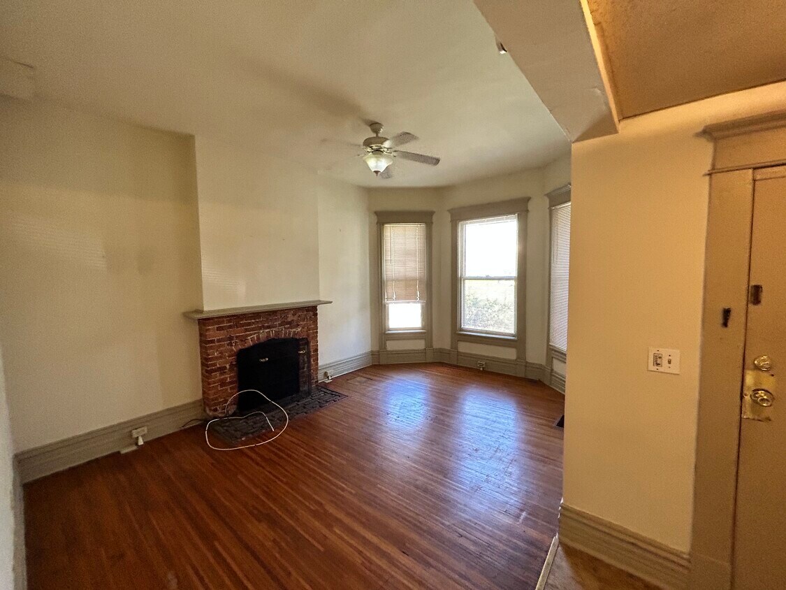 sala de estar (esquema de pintura antiguo) - 83 W 2nd Ave