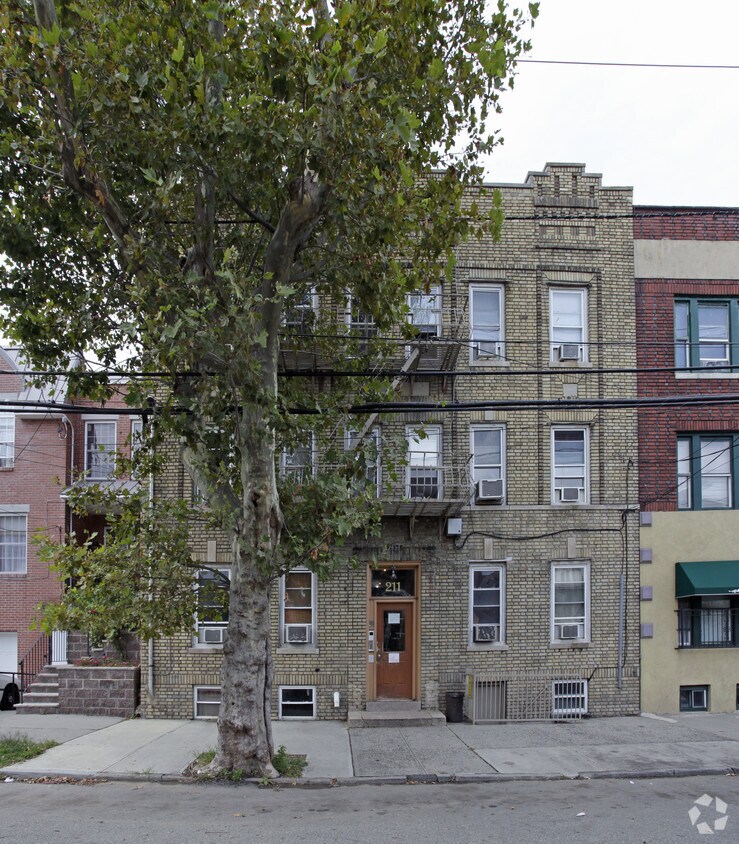Foto del edificio - 211 Woodward St