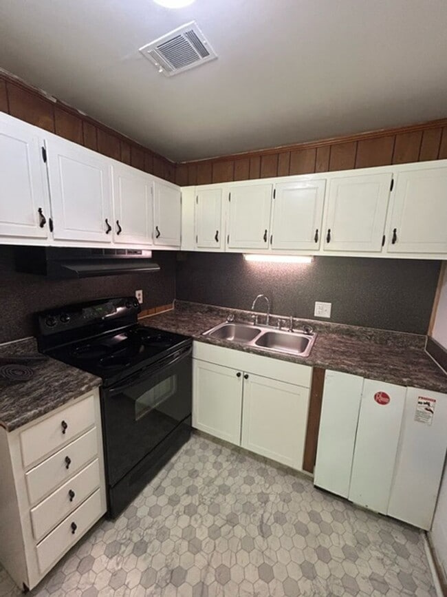 Interior Photo - Willow Creek