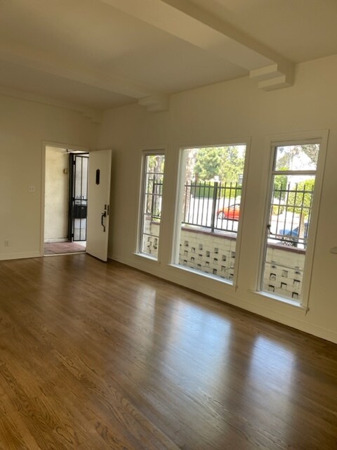 Frontroom - 1005 Alvira St