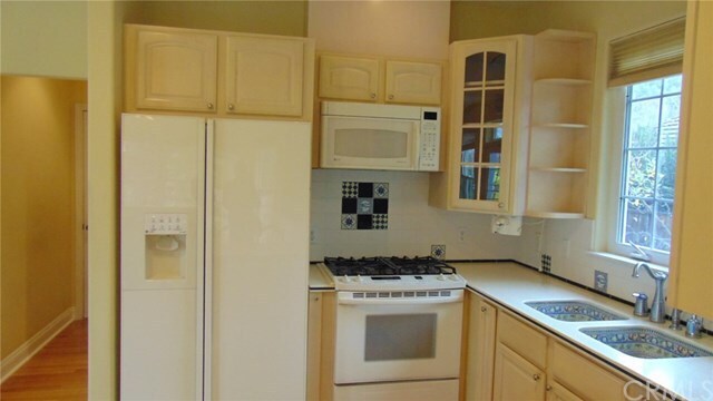 Building Photo - 8451 Paradise Valley Blvd