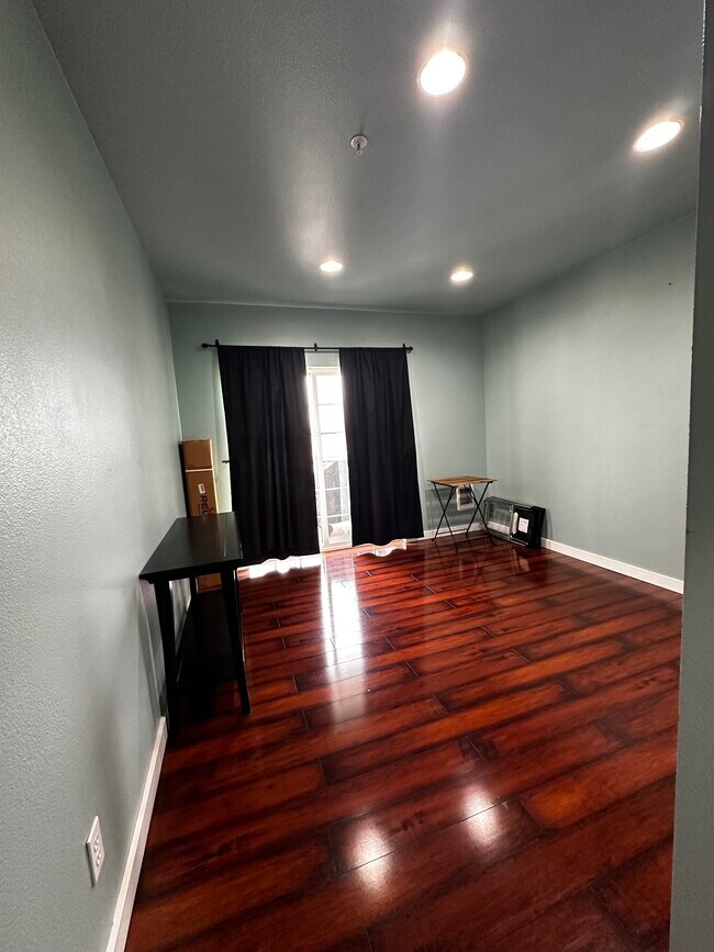 Bedroom 3 - 14714 Admiralty Way