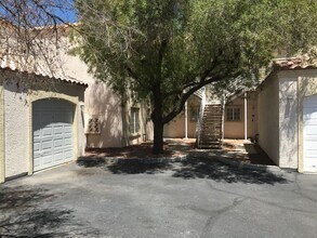Building Photo - 1900 N Torrey Pines Dr