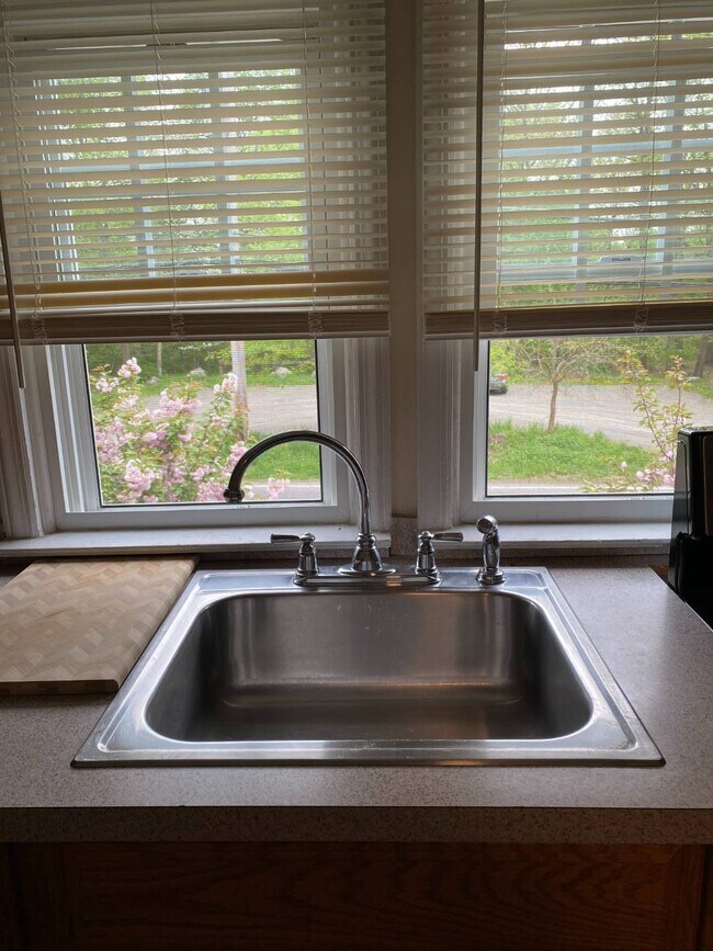 Building Photo - 215 Kings Ferry Rd