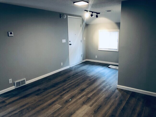 Foto del edificio - 2416 W 10th St