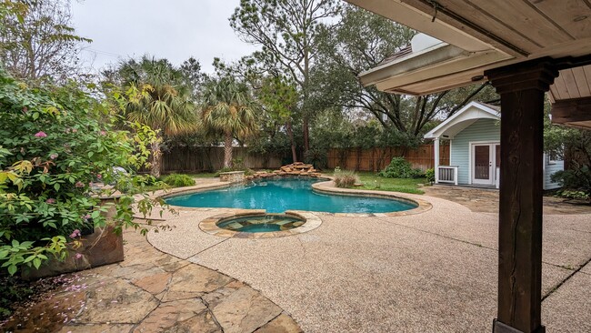 Backyard Oasis - 5216 Holly St