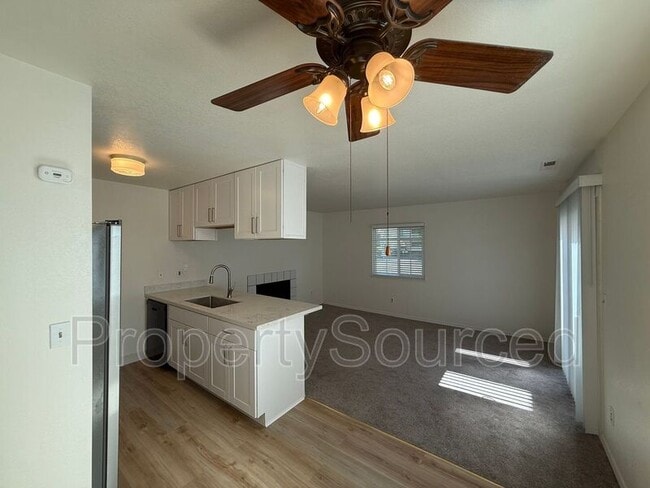 Building Photo - 424 Golf Cir E