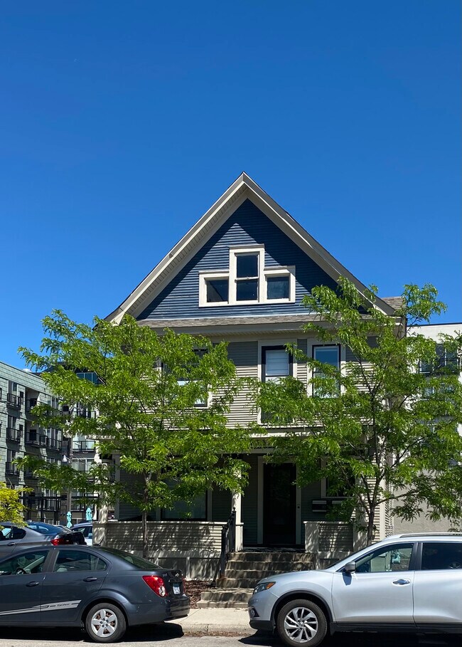Front - 2937 Bryant Ave S