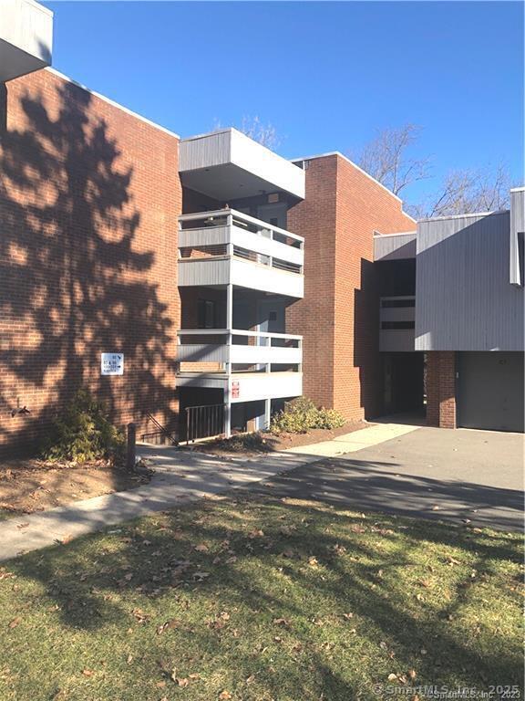 Foto del edificio - 93 Wilton Crest Rd