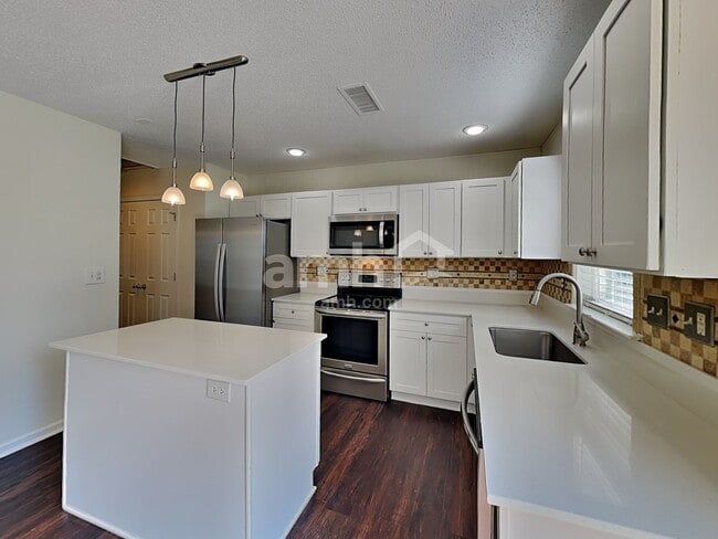 Foto del edificio - 126 Winborne Dr