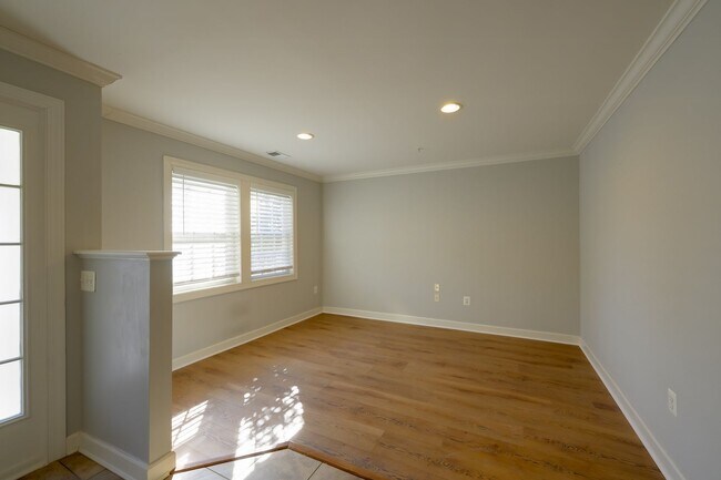 Foto del edificio - Luxury Living in the Villages of Urbana