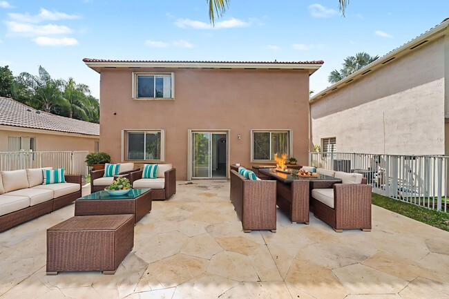 Large backyard with ai pics - 4015 Banyan Trails Dr