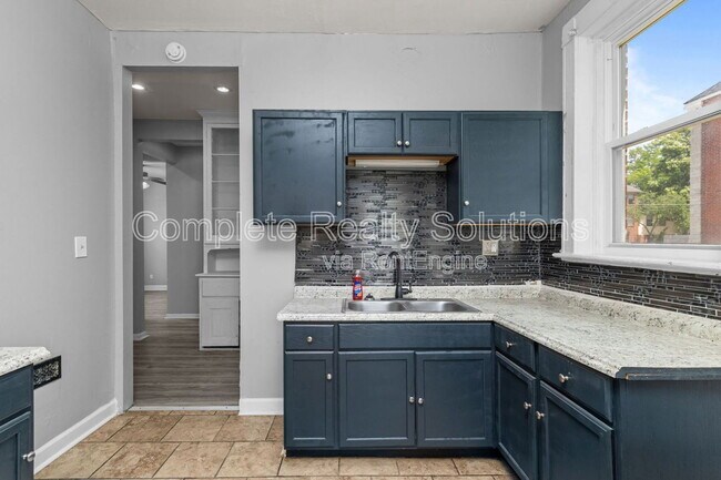 Building Photo - 5866 Etzel Ave