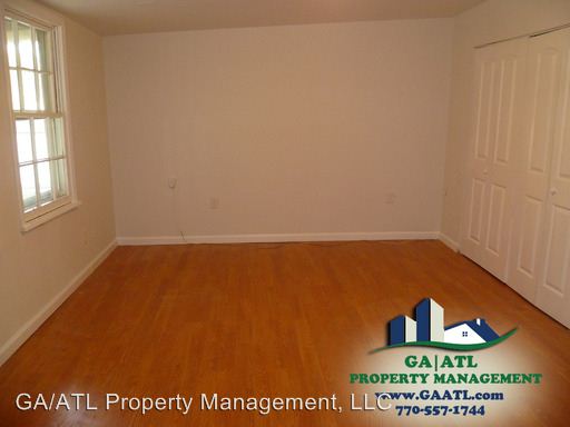 Building Photo - 686 W Warren Dr
