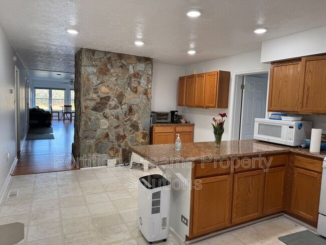 Building Photo - 8704 Victory Ln