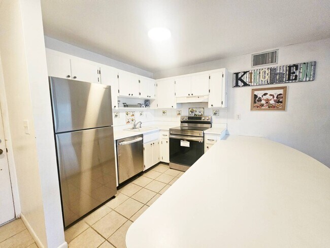 Foto del edificio - 120 Fairway Ct