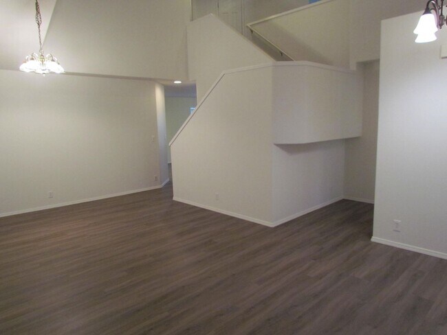 Building Photo - 5896 Westlake Loop N