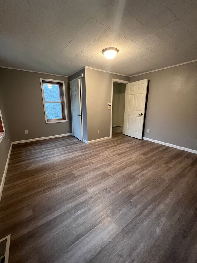 Foto del edificio - Four Bedroom Home in La Crosse