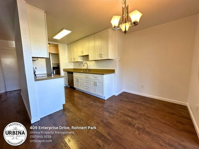 Foto del edificio - Move-In Ready Rohnert Park Condo with Pool...