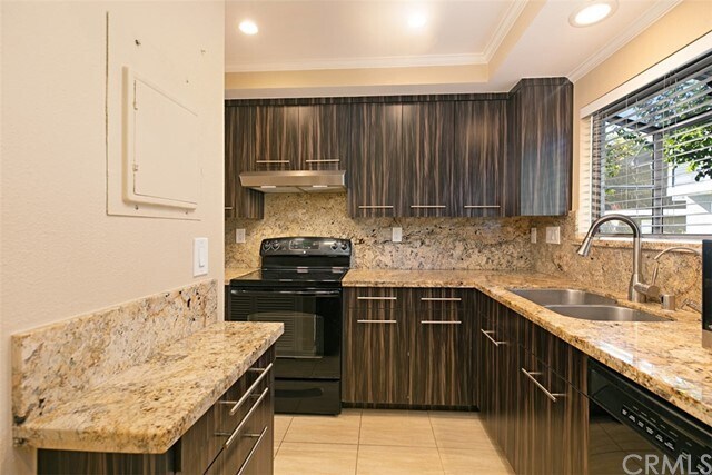 Building Photo - 121 Dogwood Ln