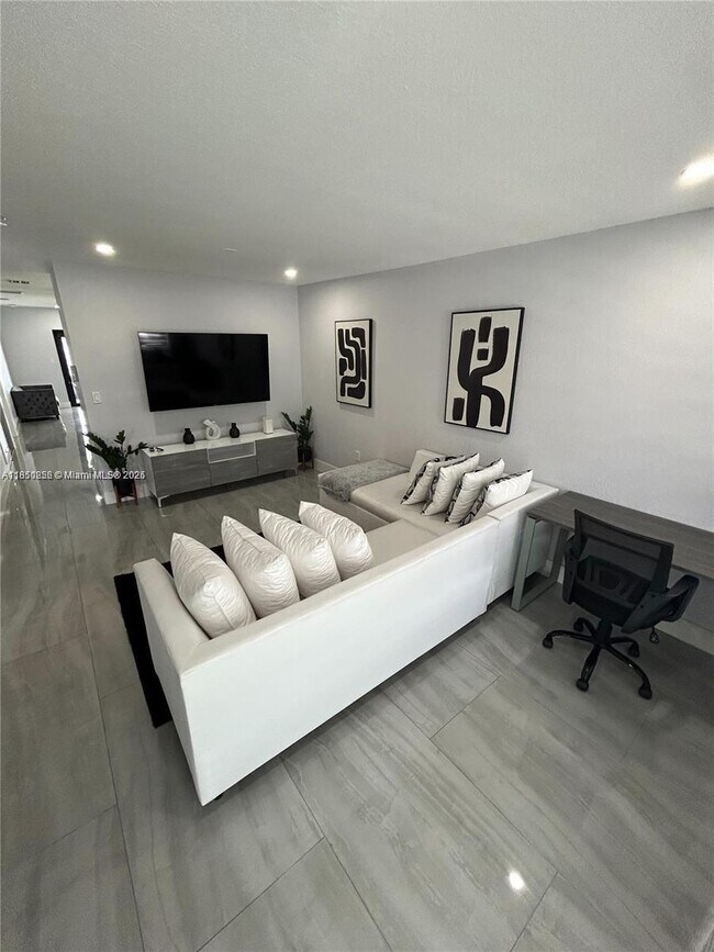 Foto del edificio - 3 bedroom in Miami Gardens FL 33054