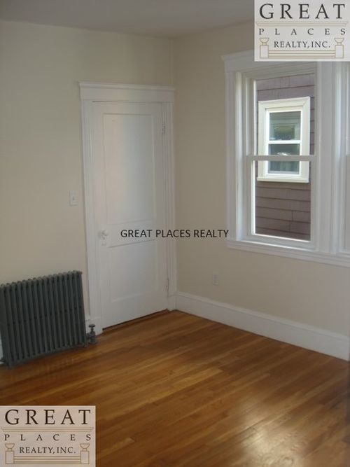 Building Photo - 156 Lake St