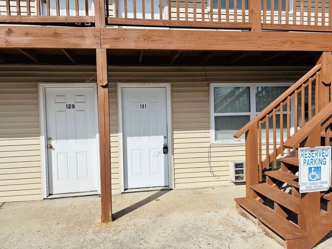 Building Photo - 1405 Neil Ln