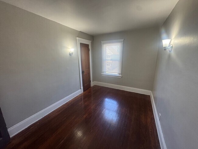 Building Photo - Beautifully Renovated 3-Bedroom Home in a ...