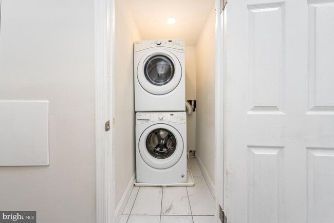 Building Photo - 71X Dolphin St Baltimore MD 21217