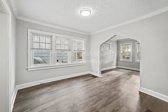 Foto del edificio - 5114 Brooklyn Ave