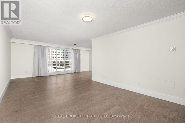 Photo du bâtiment - 40-740 Rosehill Ave