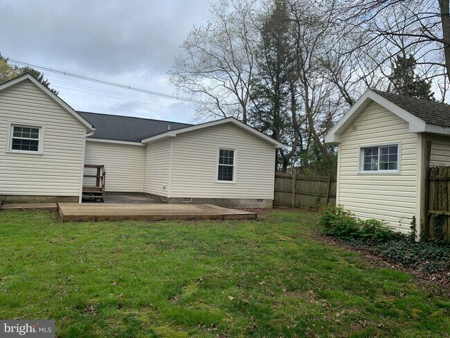 Building Photo - 1122 Horsepond Rd
