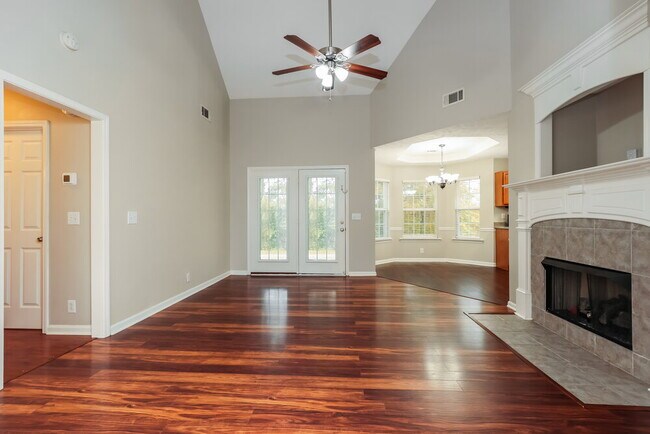 Building Photo - 3225 Hardwood Dr