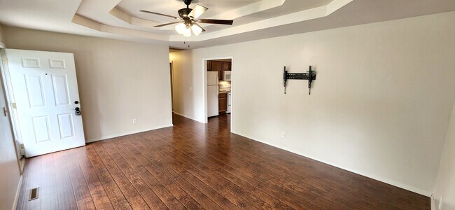 Building Photo - 310 S Basswood Ave