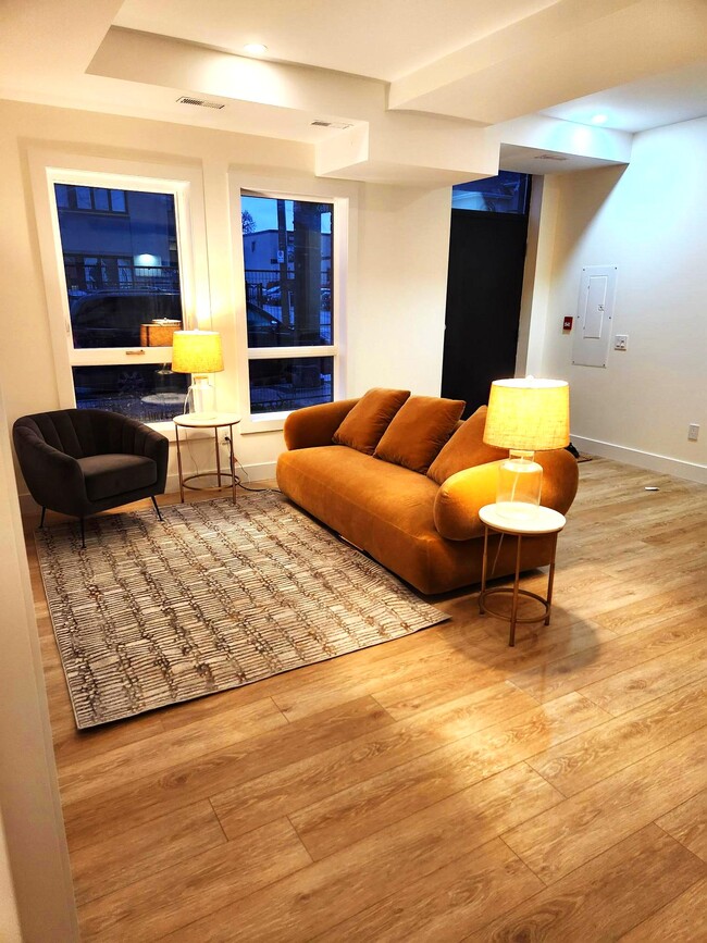 Building Photo - 1 Bedroom Apartment @ The Bridge: Modern B...