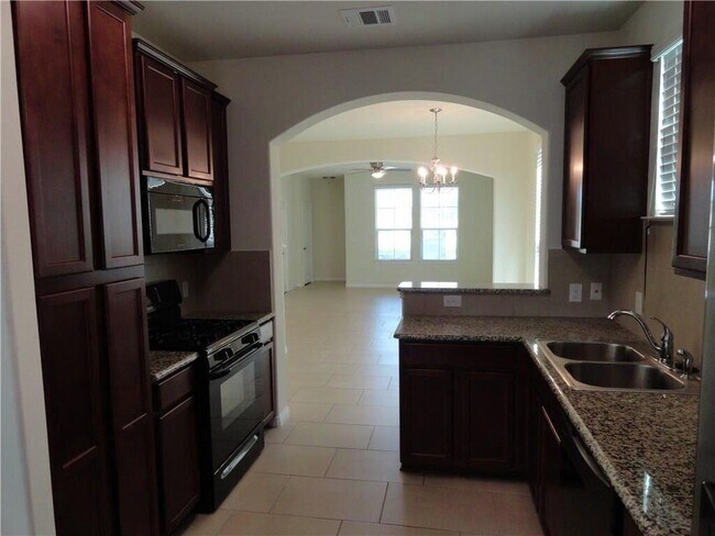 Building Photo - 507 N Heatherwilde Blvd