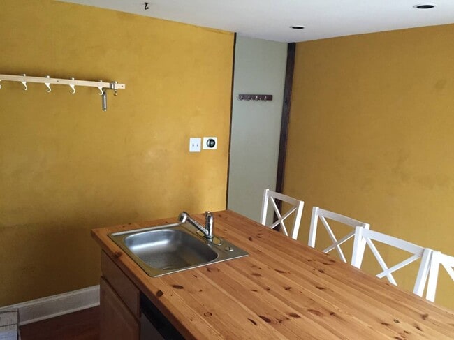 Kitchen - 2516 Webster St