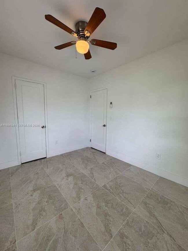 Foto del edificio - 9315 Little River Dr