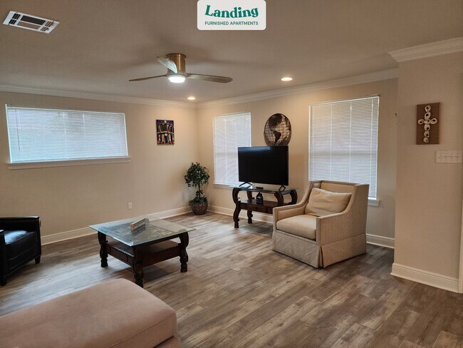 Foto del edificio - 5701 Franklin Ave
