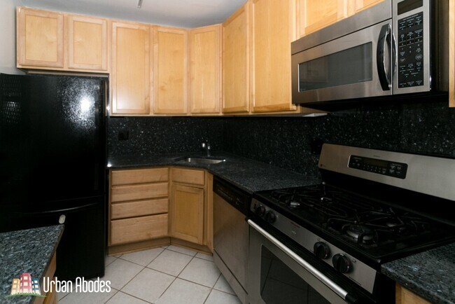 Building Photo - 4515 N Wolcott Ave