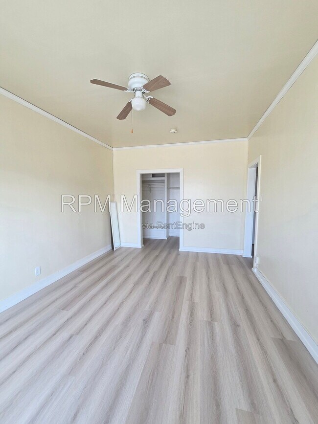 Foto del edificio - 1825 Ivar Ave